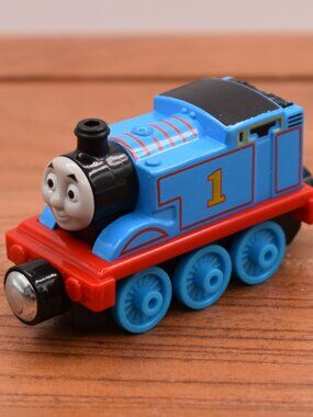 Thomas Blue 1 - Thomas and Friends Round Magnetic Engine Trains Take and Play